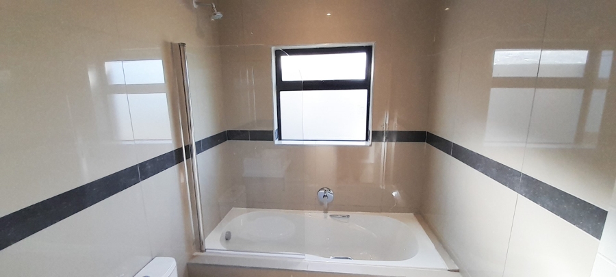 3 Bedroom Property for Sale in Silwood Heights Western Cape